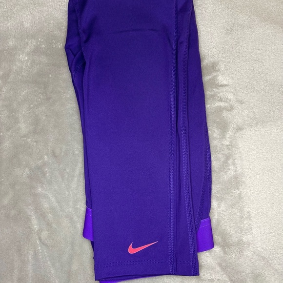 Nike Pro leggings Never wore, size M but fits like Small, Mid Rise - Picture 2 of 6